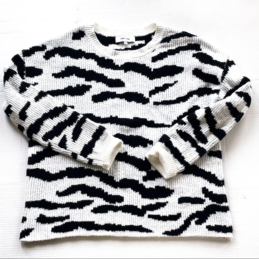 John + Jenn Abstract Zebra Pullover Medium - image 3
